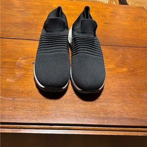 Slow Man Women’s Tennis Shoes Black Size 9